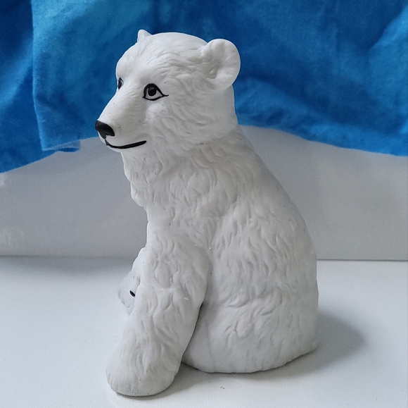 Vintage 1974 Aldon porcelain polar bear - Picture 3 of 8